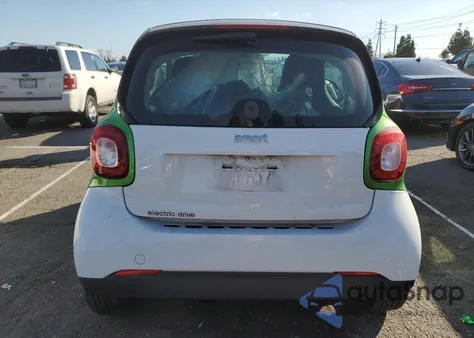 2017 Smart Fortwo z USA, uszkodzony, nr VIN WMEFJ9BA4HK229736